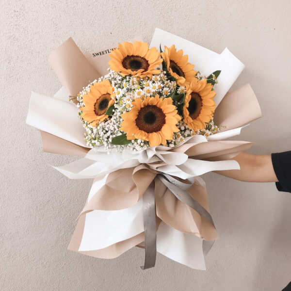 BIG SHINE Sunflowers and Chamomile Bouquet